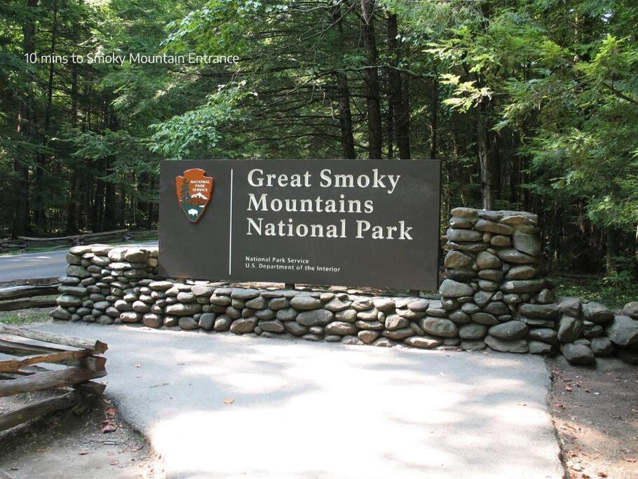 Secluded Mtn View New! 10 Mins To Gatlinburg Or Park Villa Eksteriør billede